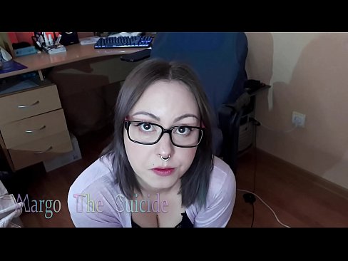 ❤️ Sexy Girl with Glasses Sucks Dildo Deeply on Camera ☑ Porno à noi