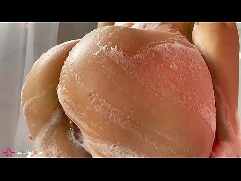 ❤️ Brunette si masturba a figa cù un vibratore per un orgasmu intensu in a doccia ☑ Porno à noi